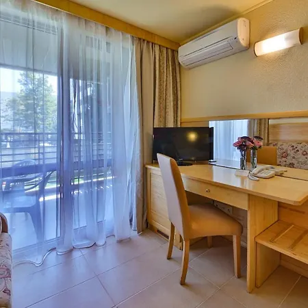 Flamingo 4* Hotel